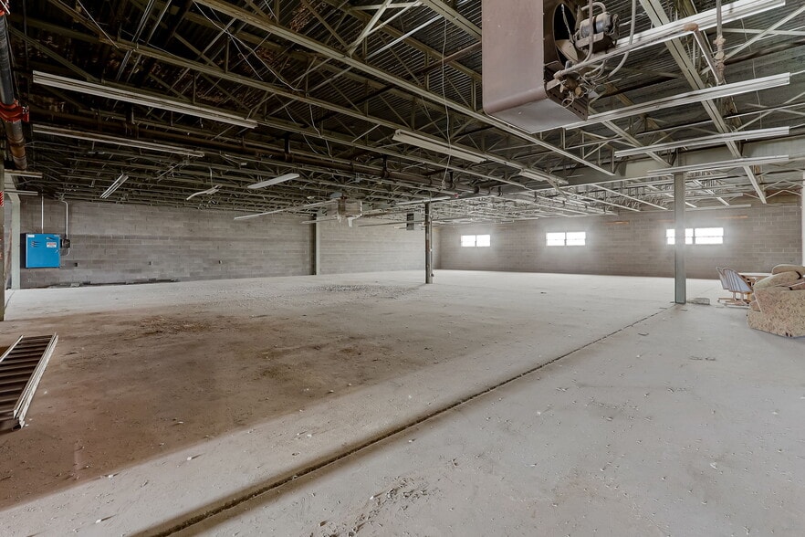 More Photos Of 220 N Saint Vrain St, El Paso Light Distribution For Sale