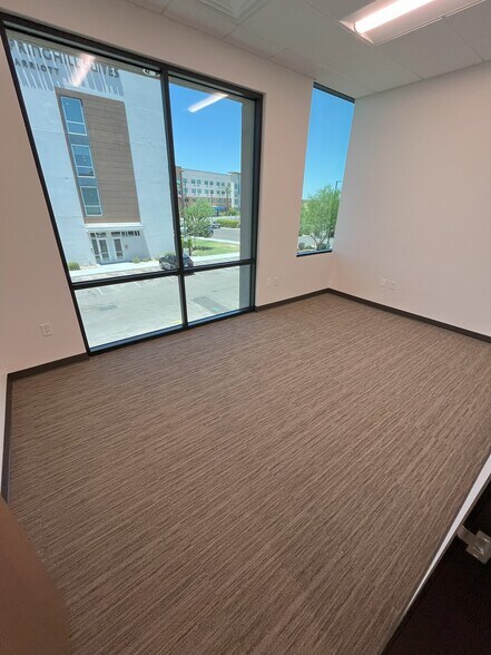 More Photos Of 1360 N Bullard Ave, Goodyear Office For Lease