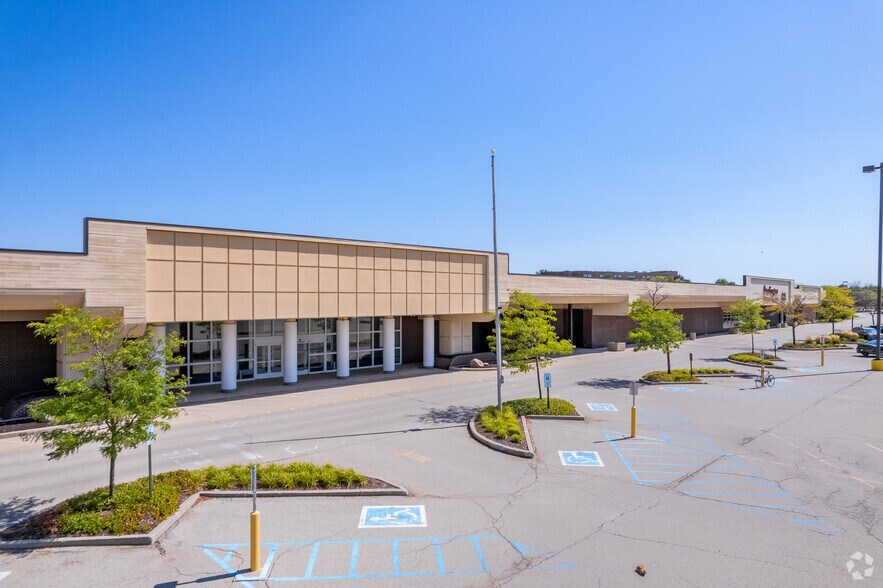 More Photos Of 9124-9200 N Green Bay Ave, Brown Deer Storefront For Lease