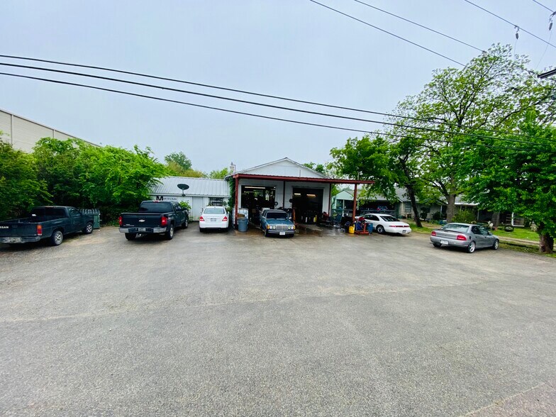 More Photos Of 1160 W Goforth St, Buda Auto Repair For Sale