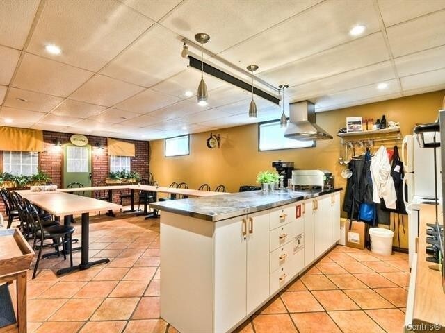 More Photos Of 267 Rue Marie-Claude, Plaisance Industrial For Lease