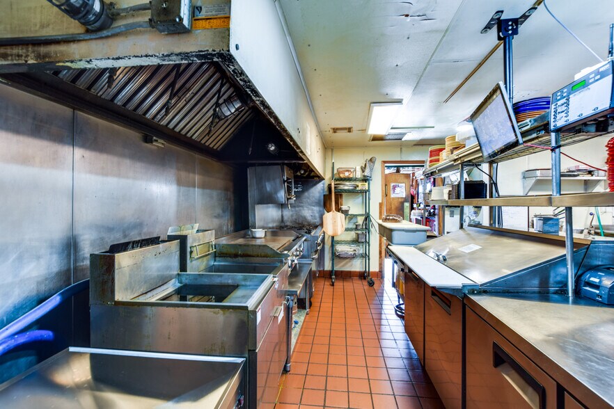 More Photos Of 10267 US Highway 14, Mazomanie Sports And Entertainment For Sale