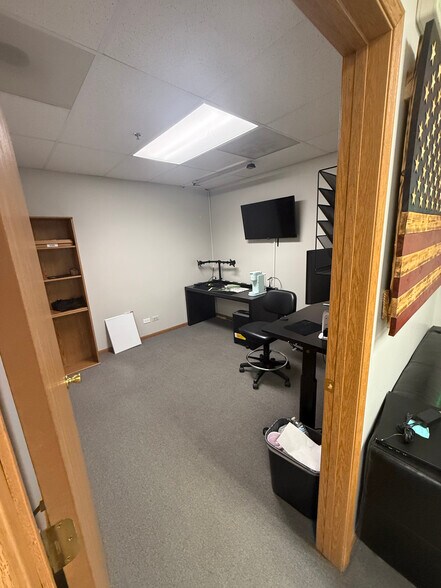 More Photos Of 141-161 Covington Dr, Bloomingdale Light Manufacturing For Lease