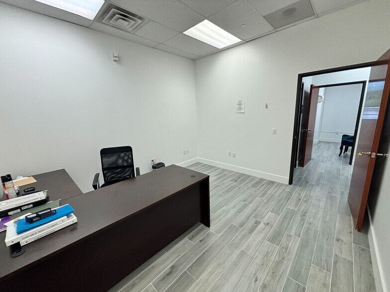 More Photos Of 4035 W Chandler Blvd, Chandler Coworking Space