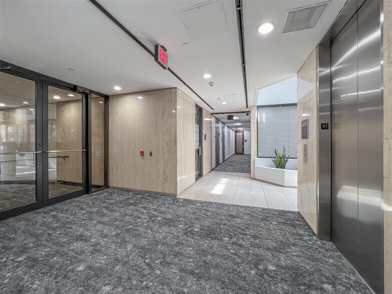 More Photos Of 1155 Dairy Ashford Rd, Houston Office For Lease