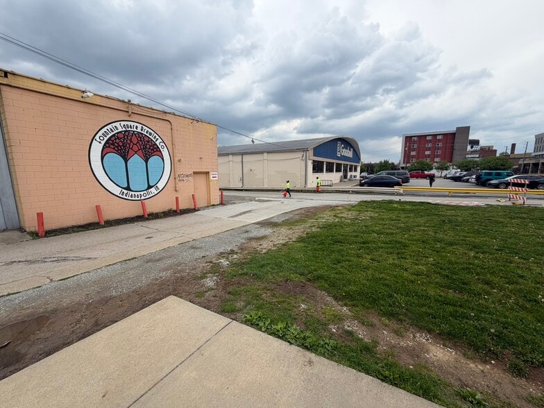 More Photos Of 1301 Barth Ave, Indianapolis Bar For Sale
