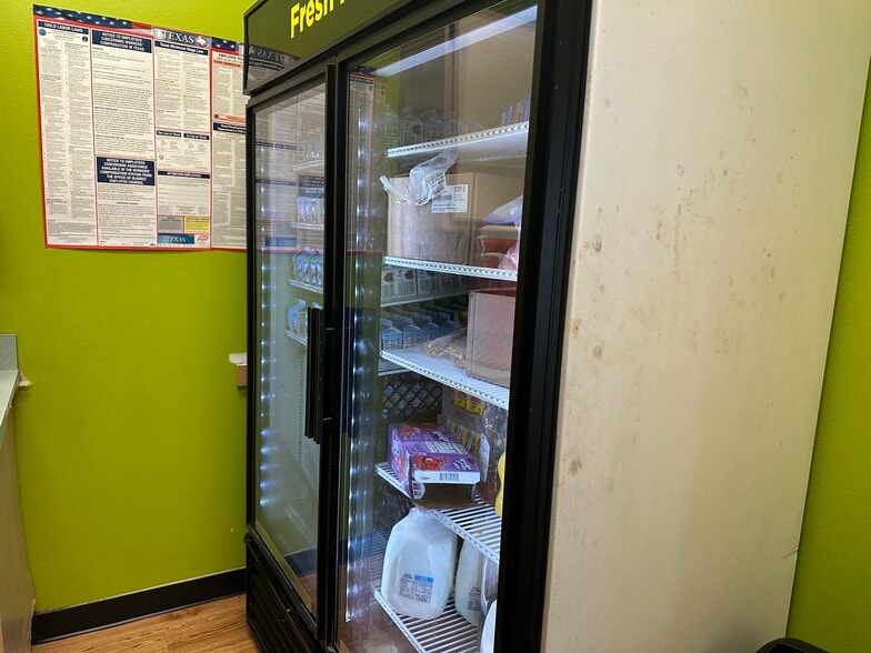 More Photos Of 5747-5757 Samuell Blvd, Dallas Unknown For Lease