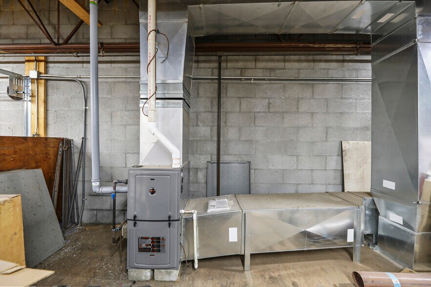 More Photos Of 1260 East St, Pittsfield Freestanding For Sale