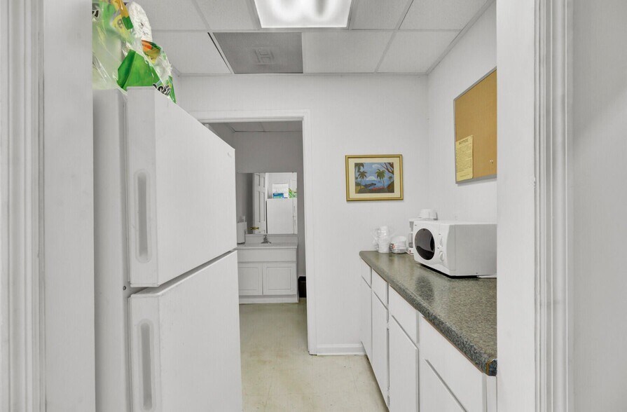 More Photos Of 1950 Belgrade Ave, Charleston Office For Lease