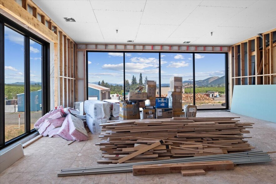 More Photos Of 3030 Lower Mill Dr, Hood River Industrial For Sale