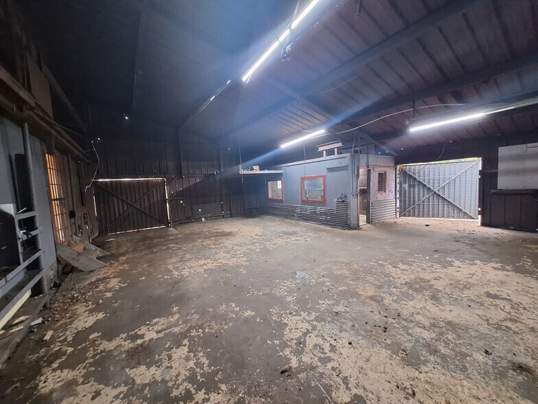 More Photos Of 2000 S Sam Houston Pky W, Houston Warehouse For Lease