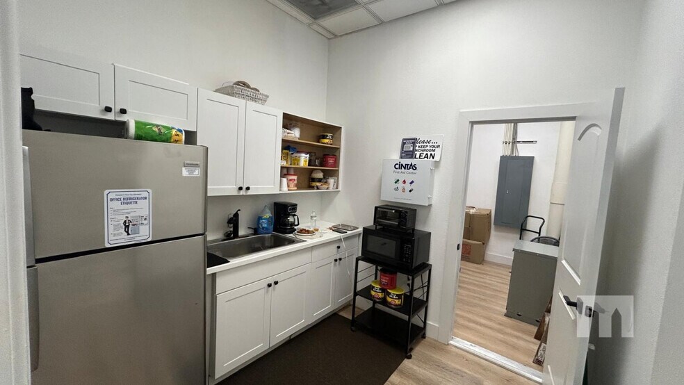 More Photos Of 2860 W State Road 84, Fort Lauderdale Office For Sale