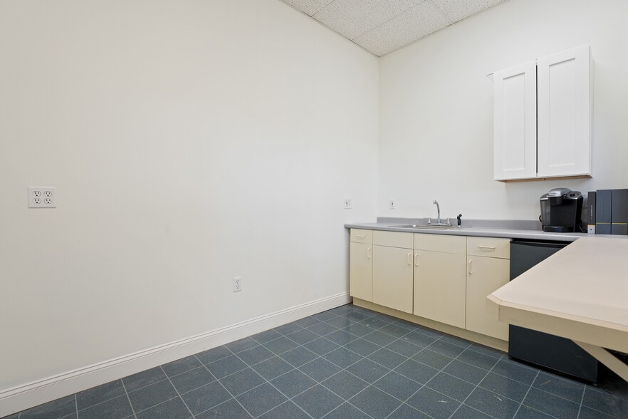 More Photos Of 11 Overlook Dr, Hamden Warehouse For Sale