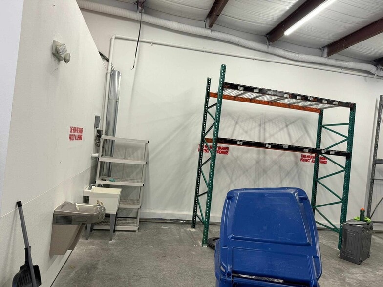 More Photos Of 35365 Condominium Blvd, Zephyrhills Warehouse For Sale