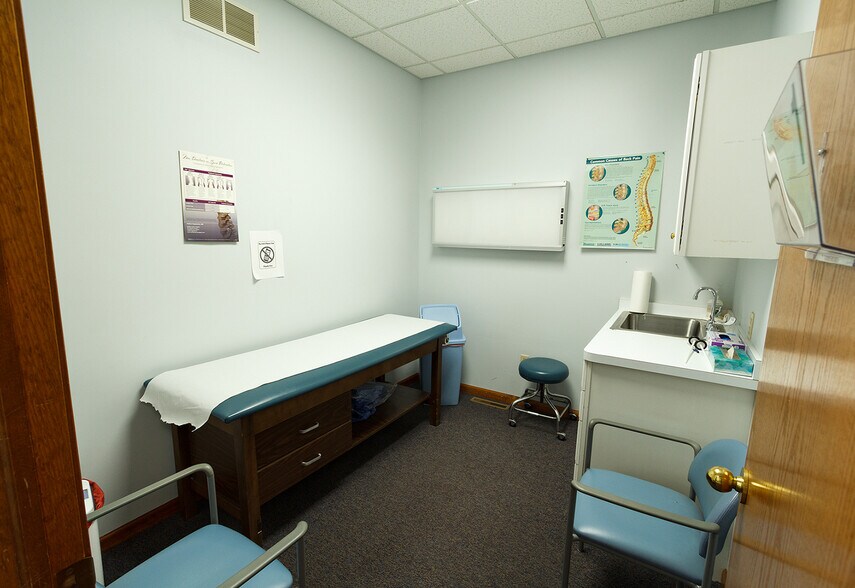 More Photos Of 46 Davison Ct, Lockport Medical For Sale