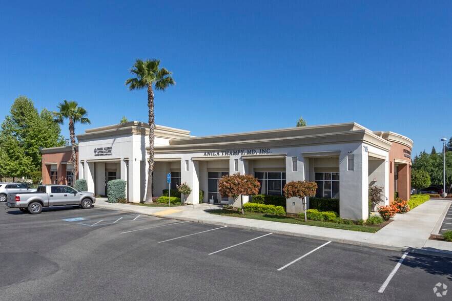 Primary Photo Of 7105 N Chestnut Ave, Fresno Medical For Sale