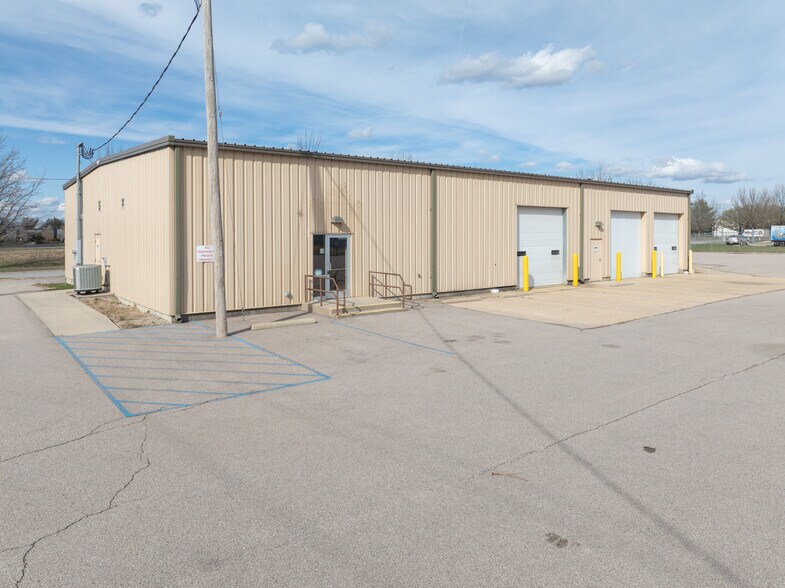 More Photos Of 3702 Hy Point Blvd, Rolla Industrial For Sale