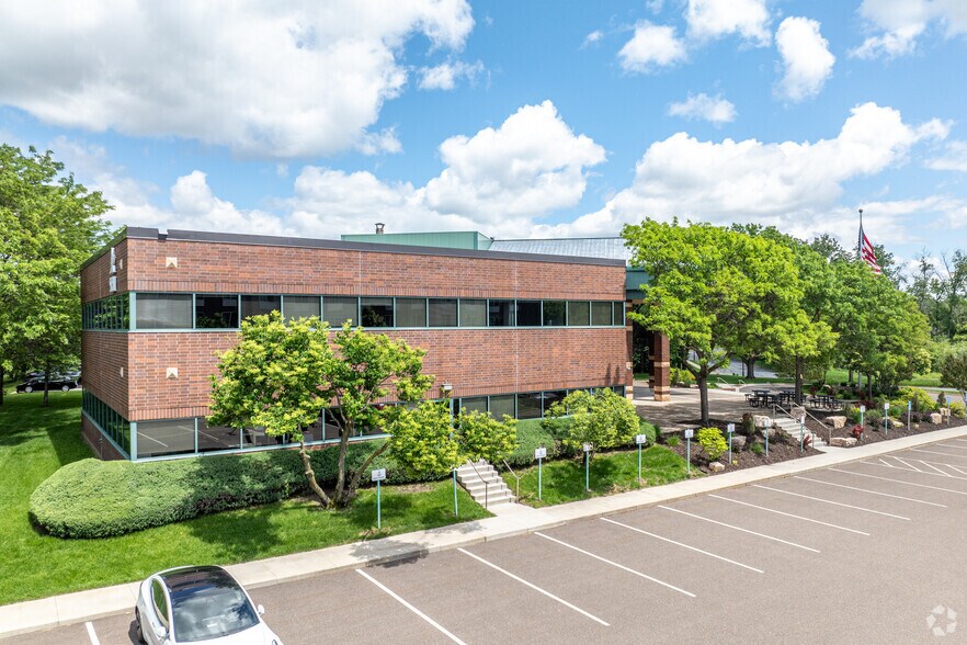 More Photos Of 3535 Vadnais Center Dr, Vadnais Heights Medical For Lease