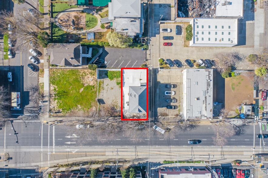 More Photos Of 318 12th St, Sacramento Storefront For Sale