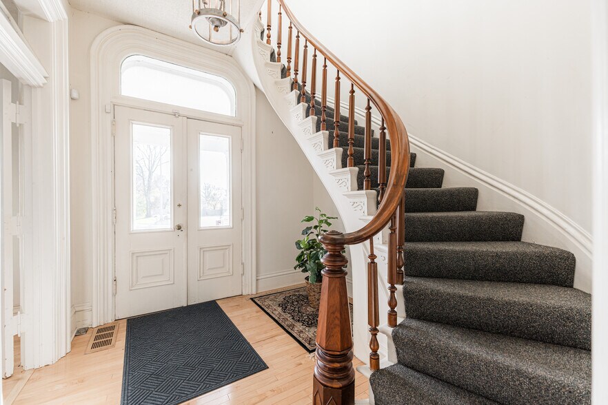 More Photos Of 223 E State St, Geneva Office For Sale