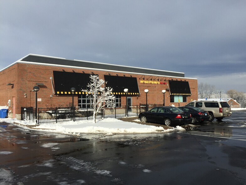 More Photos Of 645 Poquonock Ave, Windsor Storefront For Lease