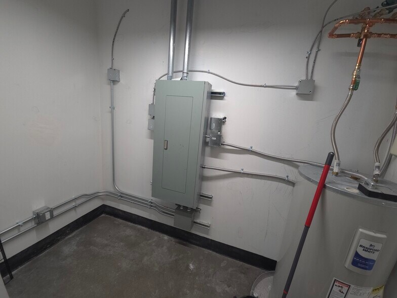 More Photos Of 7510 N Oak Trfy, Gladstone Apartments For Lease