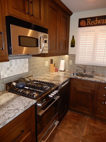 More Photos Of 410 Broadway, Port Jefferson Station Office For Sale