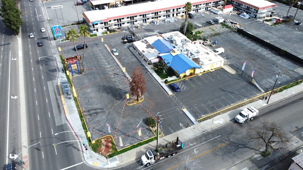More Photos Of 4030 N Blackstone Ave, Fresno General Retail For Sale