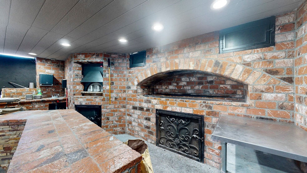 More Photos Of 6500 Foothill Blvd, Tujunga Restaurant For Sale