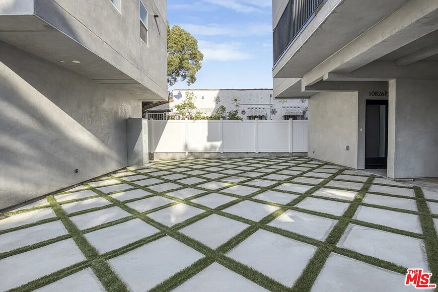 More Photos Of 10826 Hesby St, North Hollywood Apartments For Sale