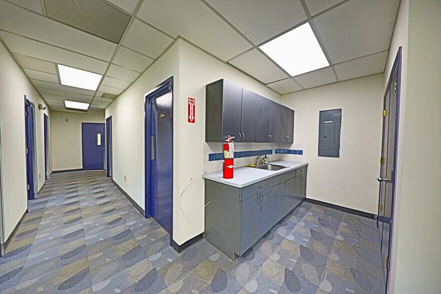 More Photos Of 999 Willow Grove St, Hackettstown Warehouse For Lease