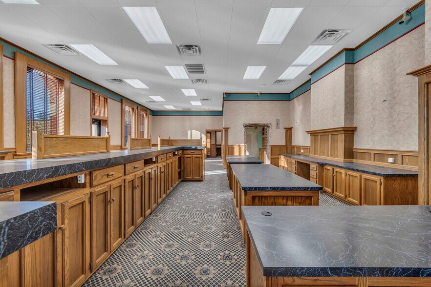 More Photos Of 112 S Pine St, Norborne Bank For Sale