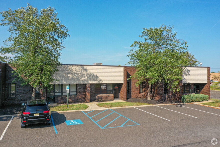 More Photos Of 520 Fellowship Rd, Mount Laurel Flex For Lease