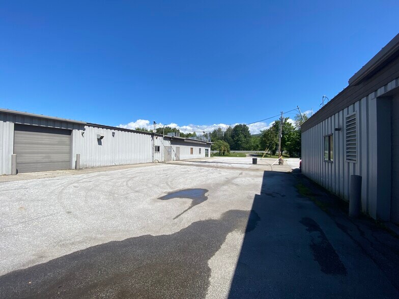 More Photos Of 112 Squires Rd, North Clarendon Auto Dealership For Sale