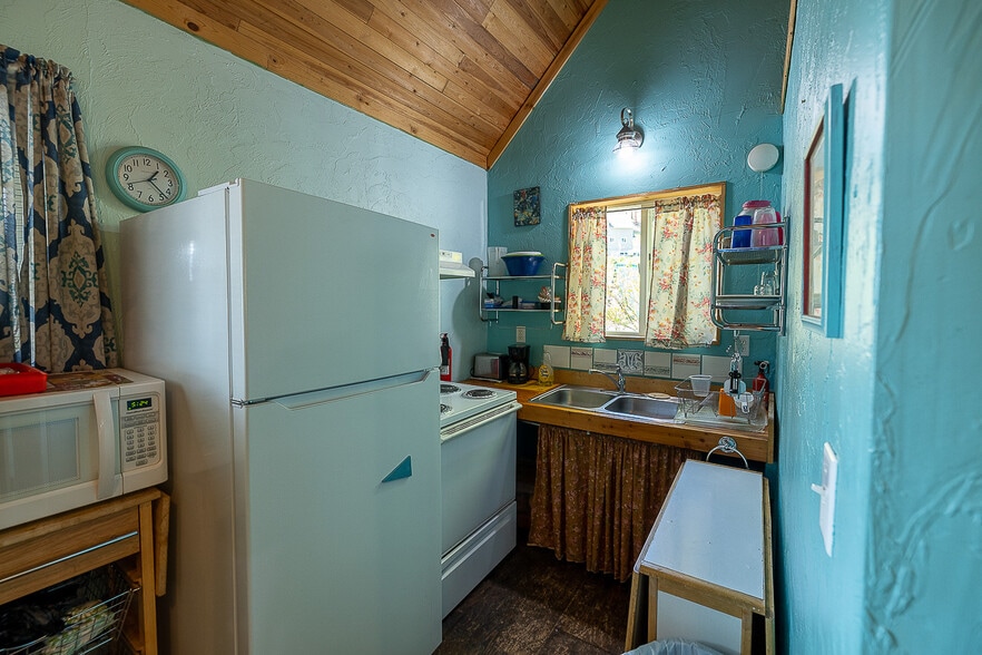 100 Boone, Conconully, WA 98819 Hotel For Sale