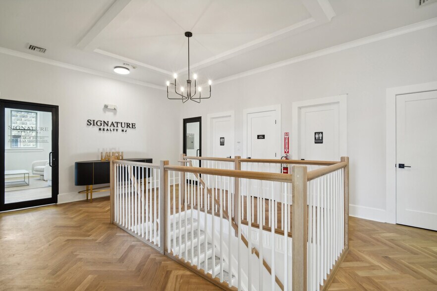 More Photos Of 2-4 Garber Sq, Ridgewood Restaurant For Sale