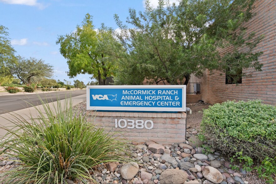 More Photos Of 10380 N Hayden Rd, Scottsdale Veterinarian Kennel For Sale