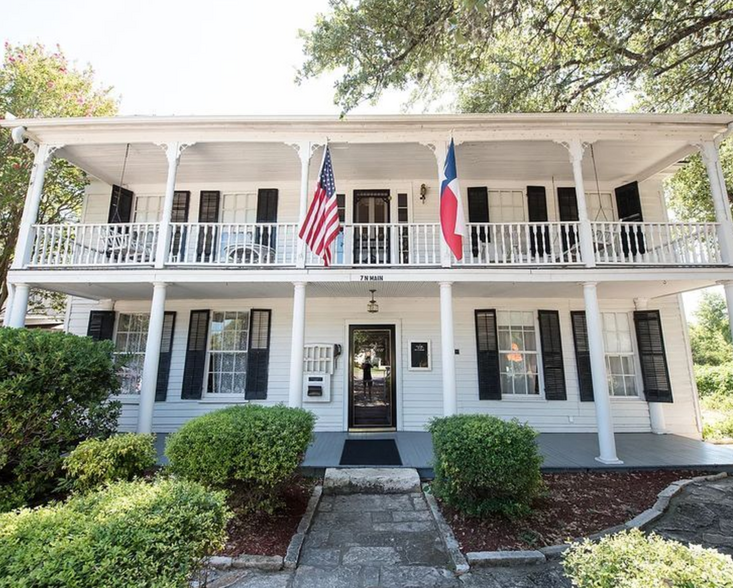 Primary Photo Of 7 N Main St, Salado Office For Lease