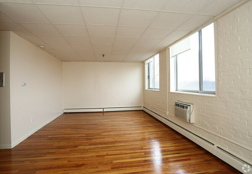 More Photos Of 71 Catlin St, Meriden Multifamily For Sale