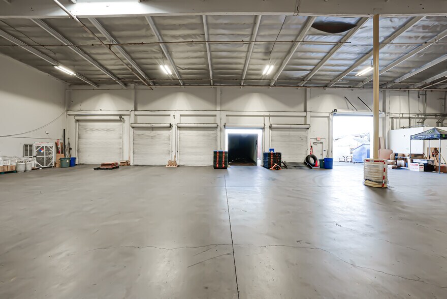 More Photos Of 13360 Molette St, Santa Fe Springs Warehouse For Lease