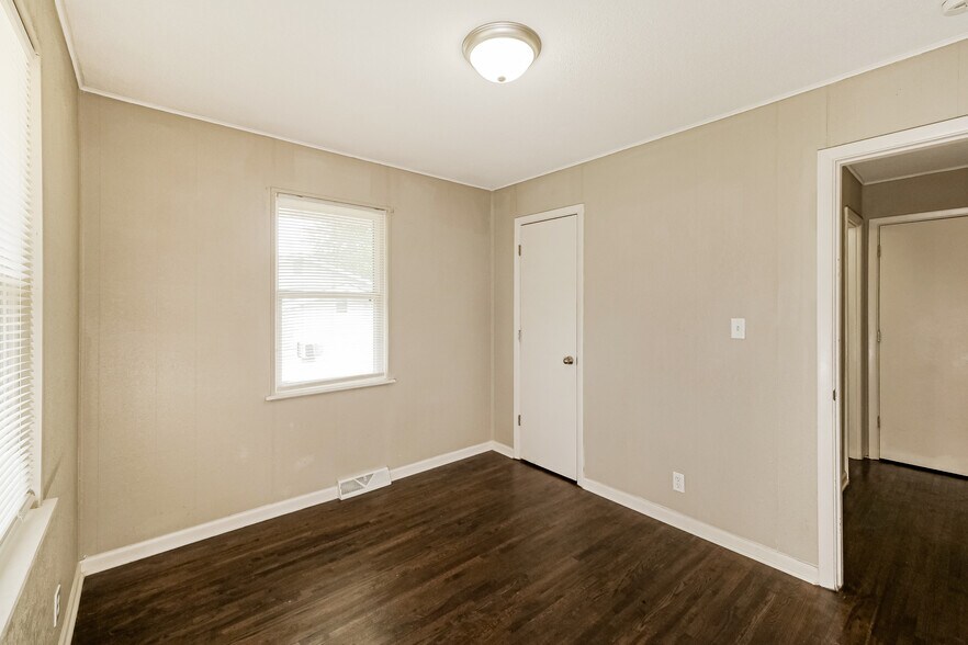 More Photos Of 1911 S Crescent Ave, Independence Multifamily For Sale