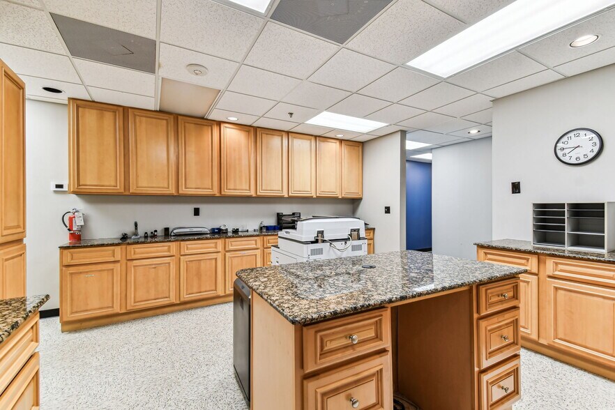 More Photos Of 2701 W Busch Blvd, Tampa Office For Sale