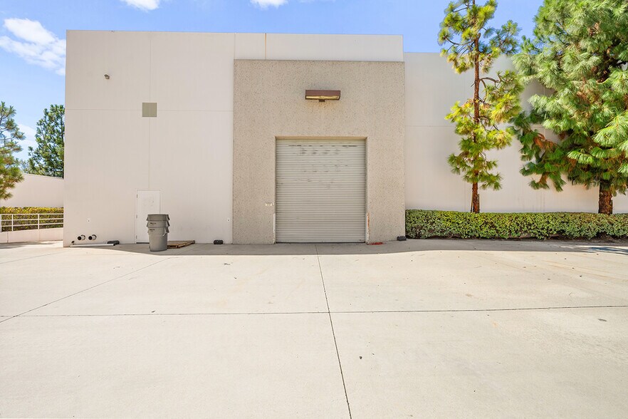 More Photos Of 42210 Zevo Dr, Temecula Warehouse For Sale