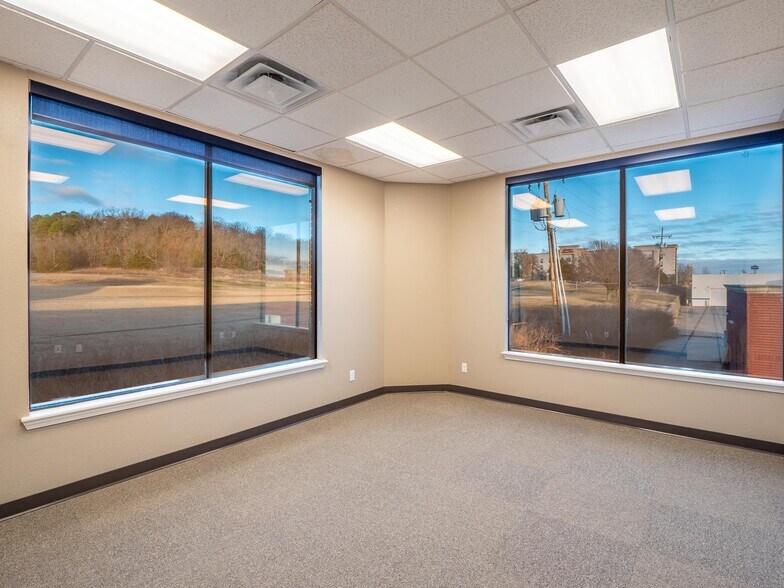 More Photos Of 721 S George Nigh Expy, Mcalester Office For Sale