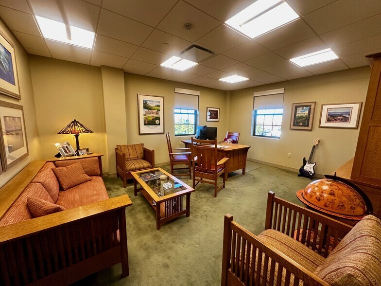 More Photos Of 377 Oak St, Garden City Office For Lease