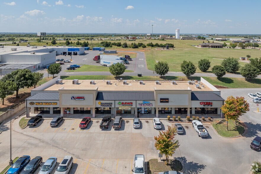 More Photos Of 1300 W Vandament Ave, Yukon General Retail For Lease