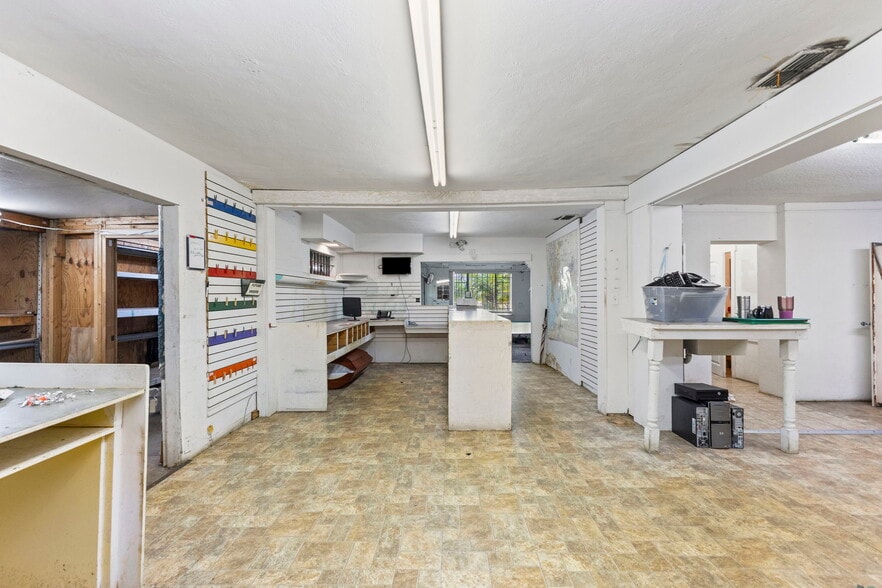 More Photos Of 5034 N Nebraska Ave, Tampa Freestanding For Sale