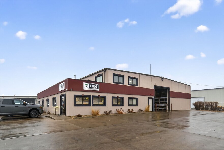 More Photos Of 2605 & 2609 S Carolyn Ave, Sioux Falls Industrial For Lease