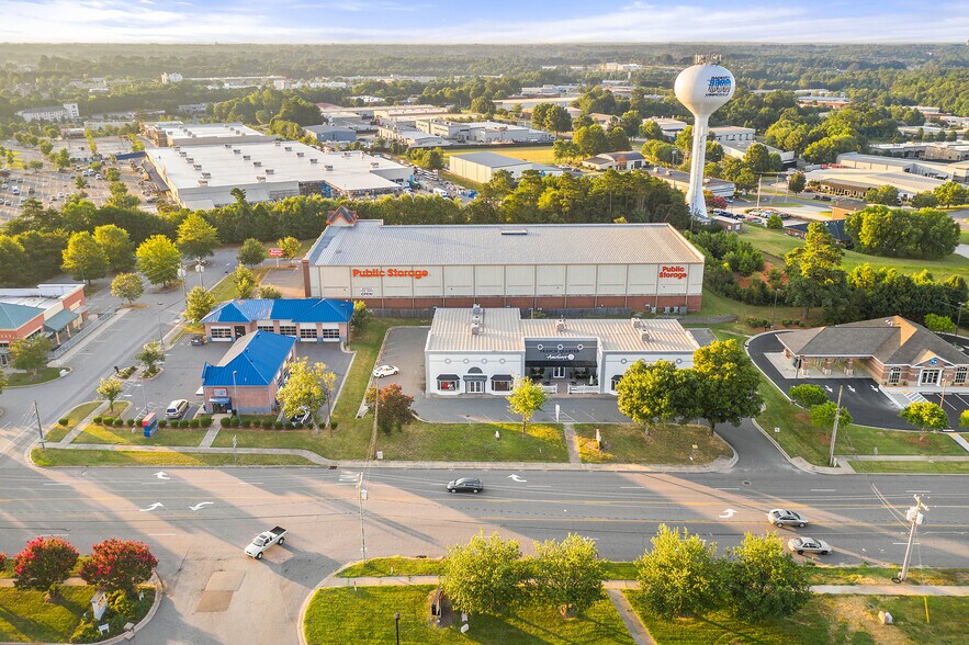 More Photos Of 129 Williamson Rd, Mooresville Unknown For Lease