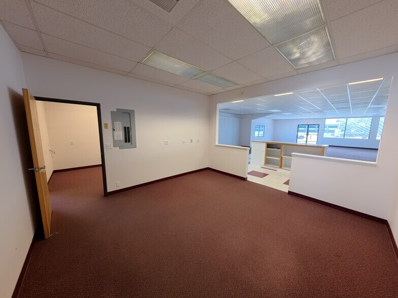 More Photos Of 635 SE Business Way, Bend Showroom For Sale